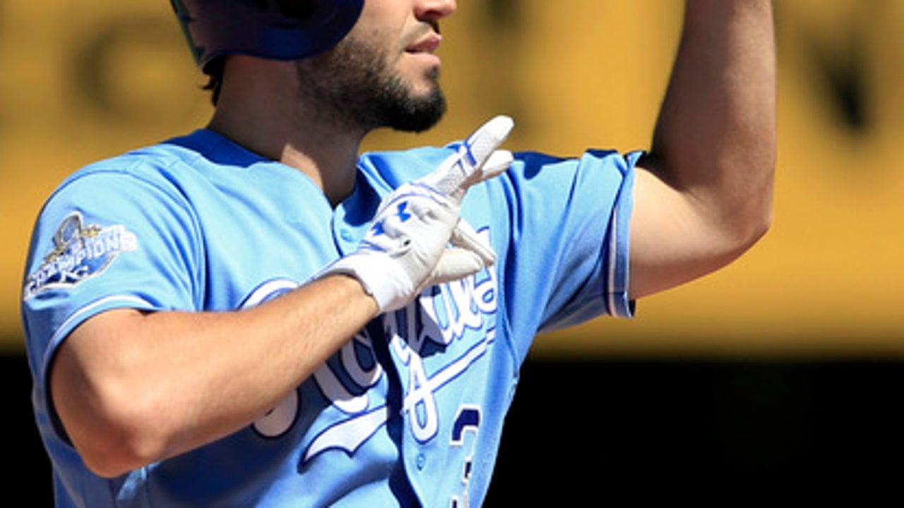 Duffy wins 10th straight as Royals beat Twins 2-1